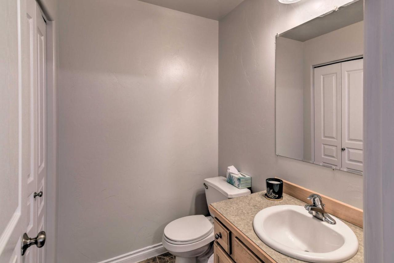 Cozy Anchorage Townhome Less Than Half Mile To Jewel Lake! Eksteriør bilde